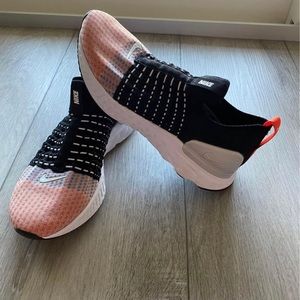 Nike React Phantom Run Flyknit 2 -Orange and Blue Detail